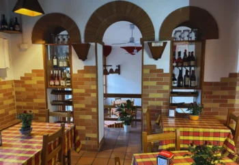 interno pizzeria arcobaleno cupra marittima